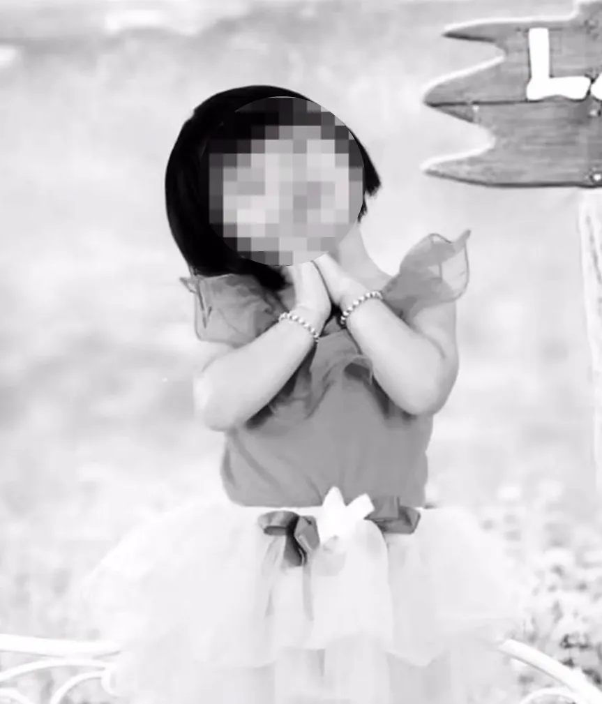 博泰配资 “女童被继母关厕所17天虐死案”二审开庭！生母称更恨生父“他在借刀杀人”